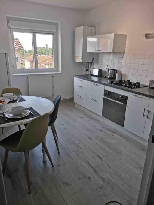 Charmant Appartement Au Calme 부르앙브레스 외부 사진