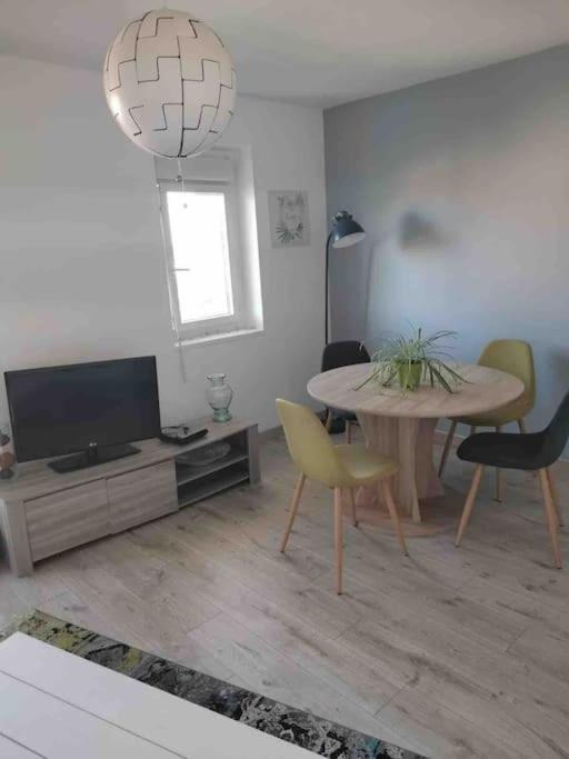 Charmant Appartement Au Calme 부르앙브레스 외부 사진